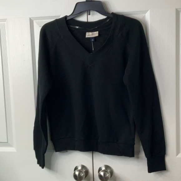 Universal Thread Black Sweatshirt - Picture 4 of 6